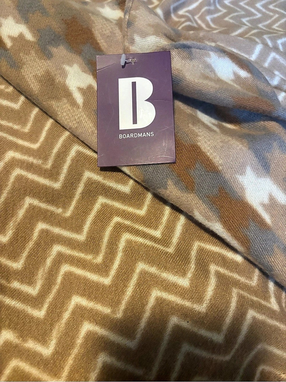 New With Tags-Boardmans Scarf in Brown & Cream - Picture 4 of 5